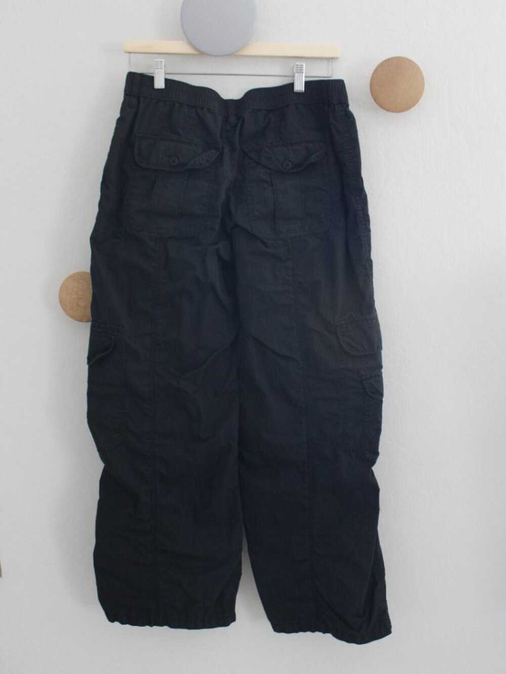 Aritzia TNA Romario Cargo Pants - Size Medium - Picture 4 of 11